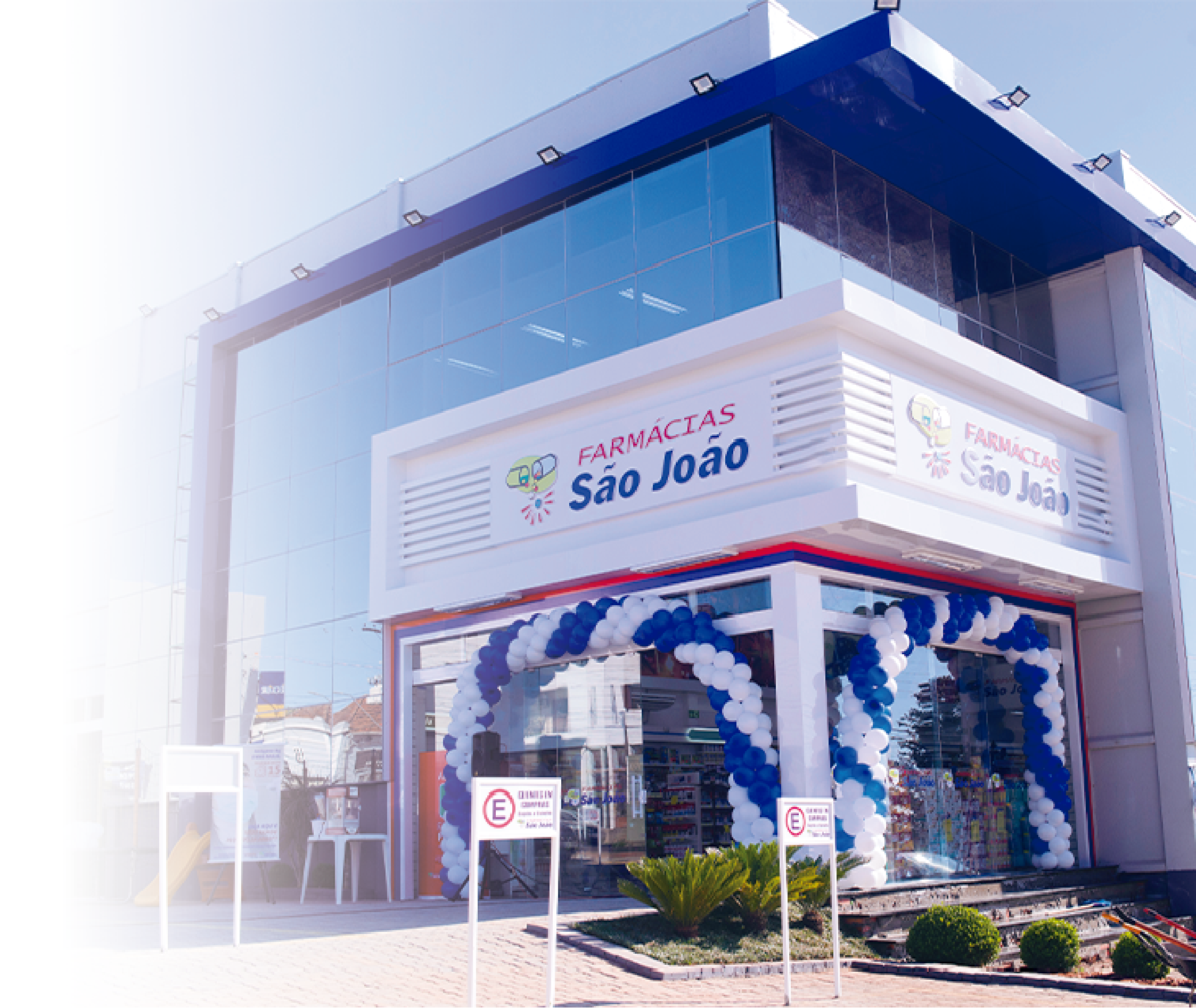 R​ede de Farmácias São João reinaugura lojas em Gravataí/RS
