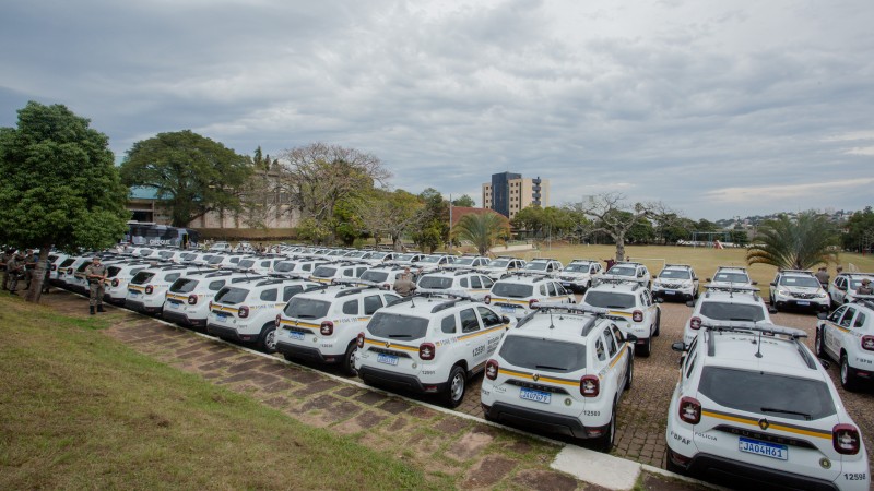 Governo RS entrega 221 veículos para BM entre viaturas semiblindadas